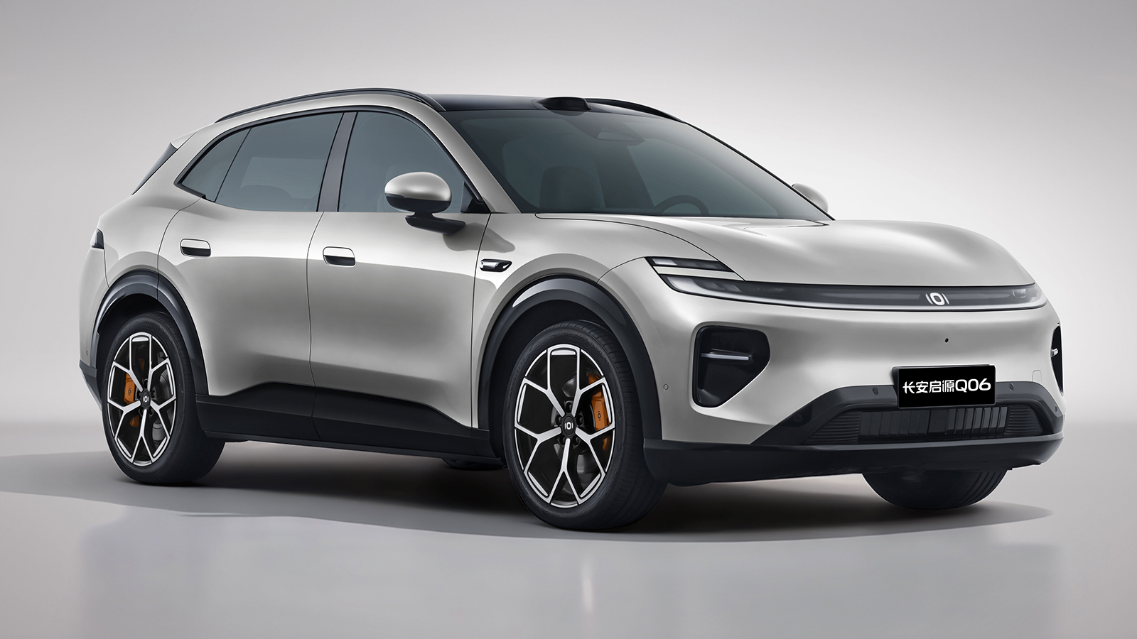 Changan NEVO Q06: yeni nəsil SUV və ehtiyat hissələri seçimi